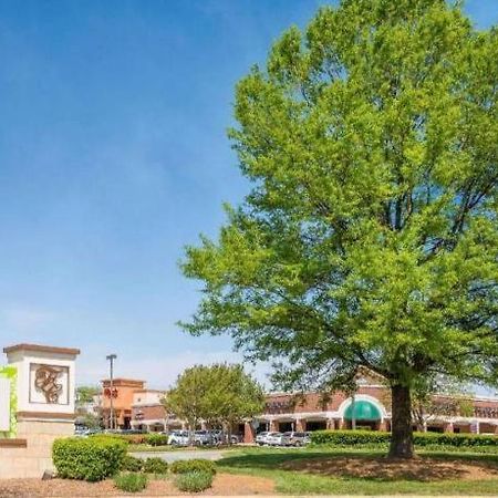 Clarion Pointe - Greensboro Coliseum Area Luaran gambar
