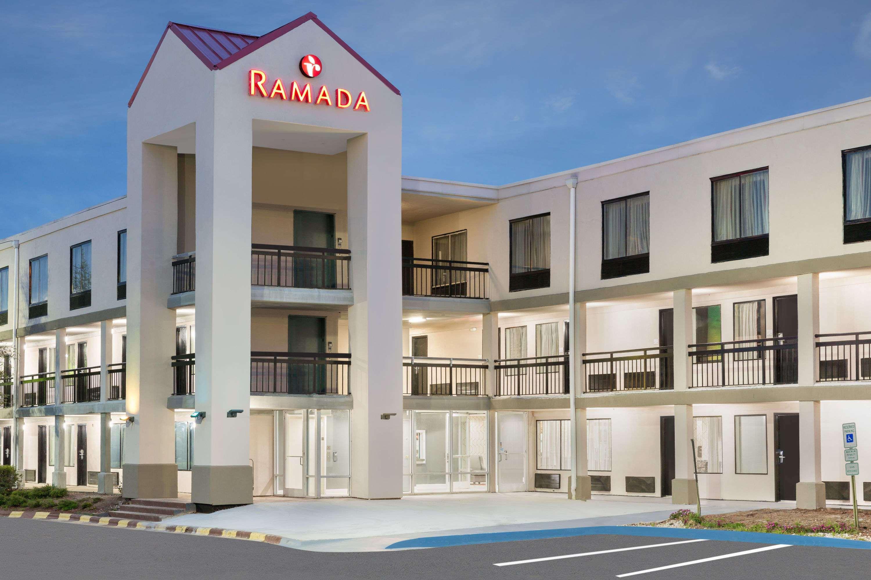 Clarion Pointe - Greensboro Coliseum Area Luaran gambar