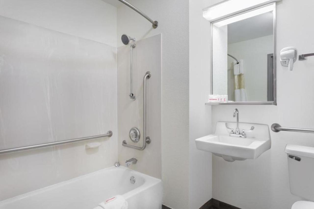 Clarion Pointe - Greensboro Coliseum Area Luaran gambar