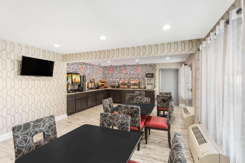 Clarion Pointe - Greensboro Coliseum Area Luaran gambar