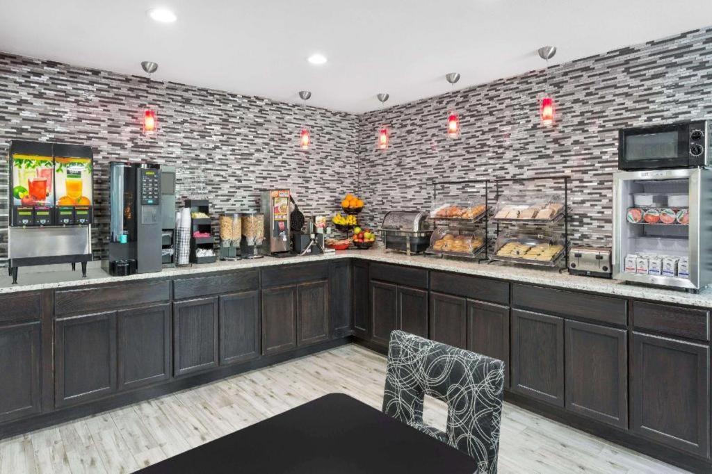 Clarion Pointe - Greensboro Coliseum Area Luaran gambar