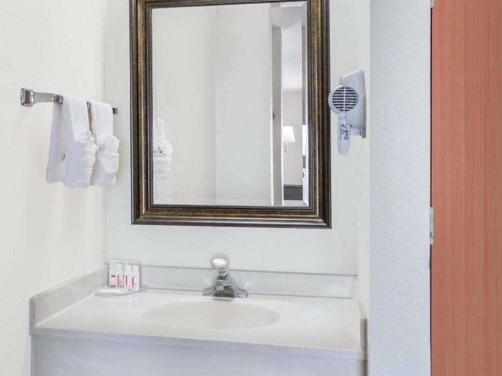 Clarion Pointe - Greensboro Coliseum Area Luaran gambar