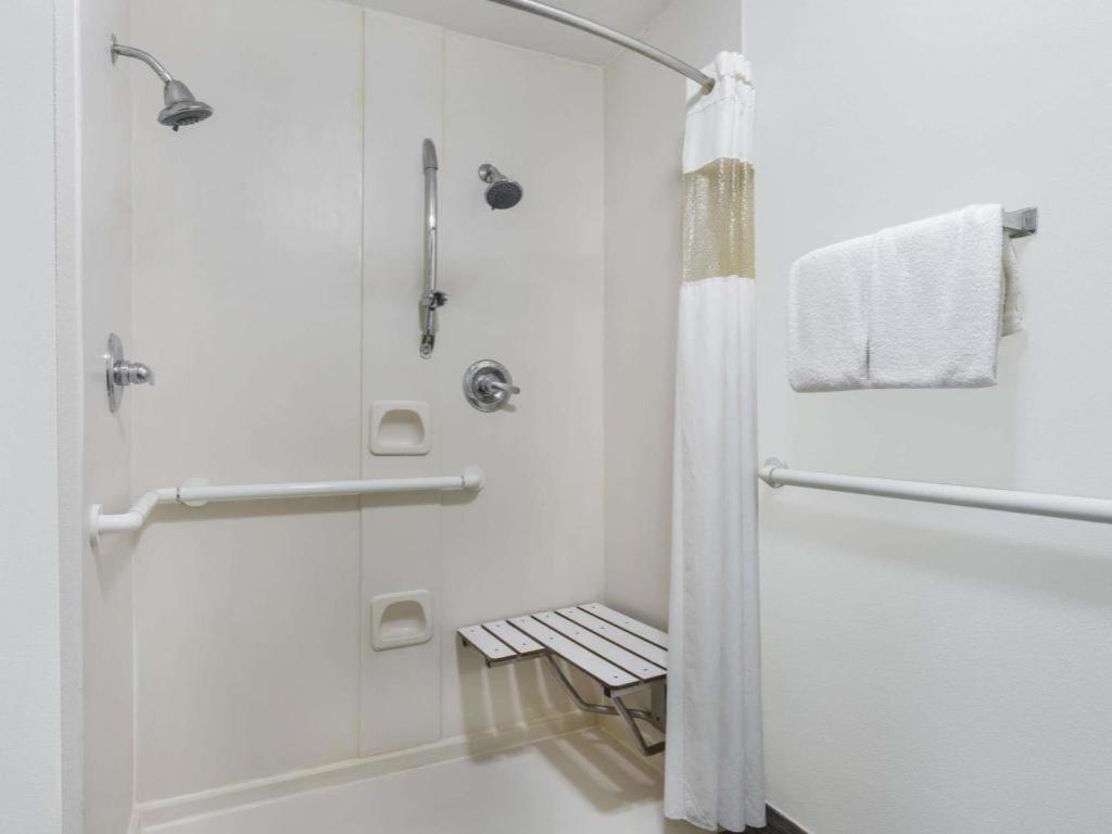 Clarion Pointe - Greensboro Coliseum Area Luaran gambar